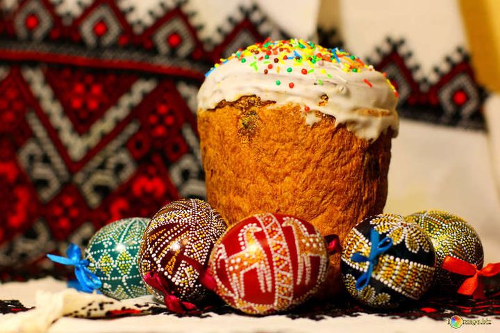 Velikonoční vejce a velikonoční dort