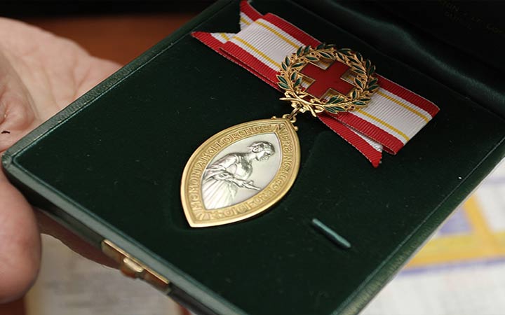 مدال فلورنس نايتنجيل