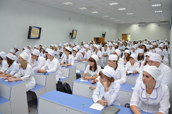 Medizinstudenten bei einer Vorlesung