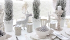 Fehér karácsonyi asztal dekoráció