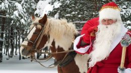 Père Noël avec un cheval