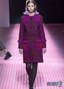 Modny płaszcz w liliowych kolorach 2019-2020