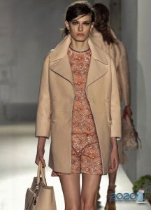 Cappotto color crema alla moda 2019-2020