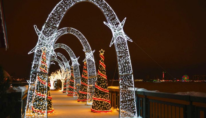Decoraciones de año nuevo en las calles de Kazan