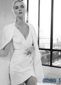 Módní krátké šaty pro trendy nevěsty 2020