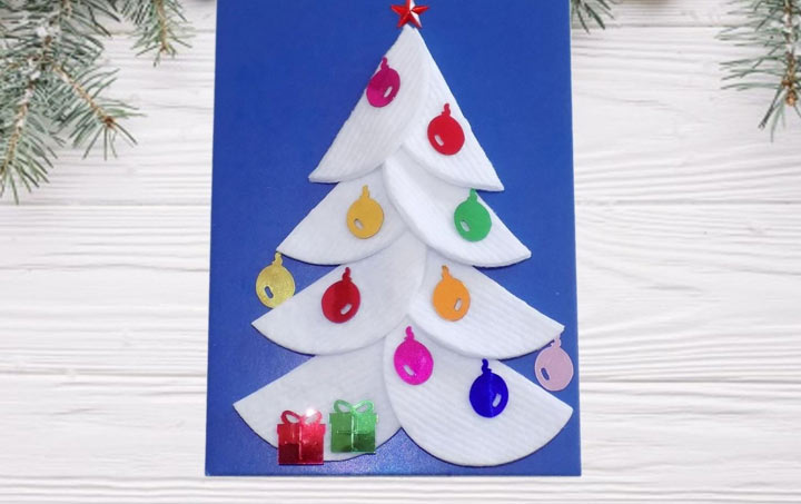 Christmas tree made of cotton pads