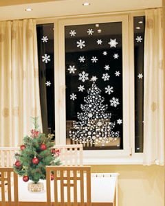 Decorazioni di Capodanno di finestre di un fiocco di neve per il 2020