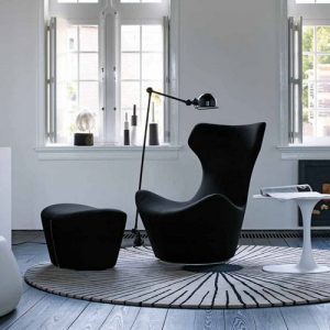 Ghế bành màu đen thời trang trong nội thất năm 2020