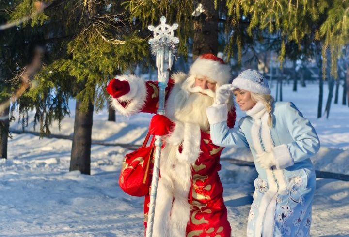 Père Noël et la fille des neiges