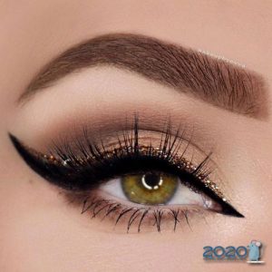 Eyeliner Brilliant untuk Tahun Baru 2020