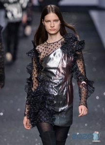 Metallisk klänning för nyåret 2020
