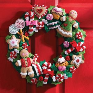 Edible Christmas wreath on the door 2020