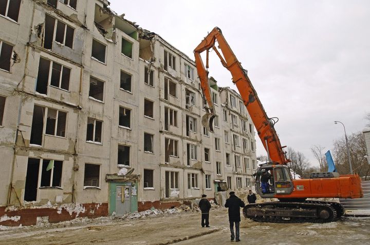 Demolição de edifícios de cinco andares no VAO