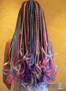 Fashionable small multi-colored braids 2020