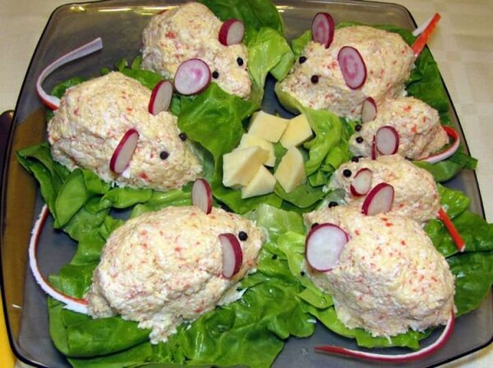 Salade Rat Avec Des Bâtons De Crabe