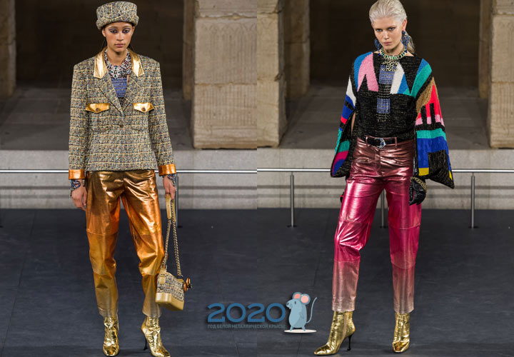 Pantaloni luminoși multicolori de la Chanel pentru 2020