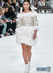 Kleita ar kažokādu svārkiem Chanel rudens-ziemā 2019.-2020