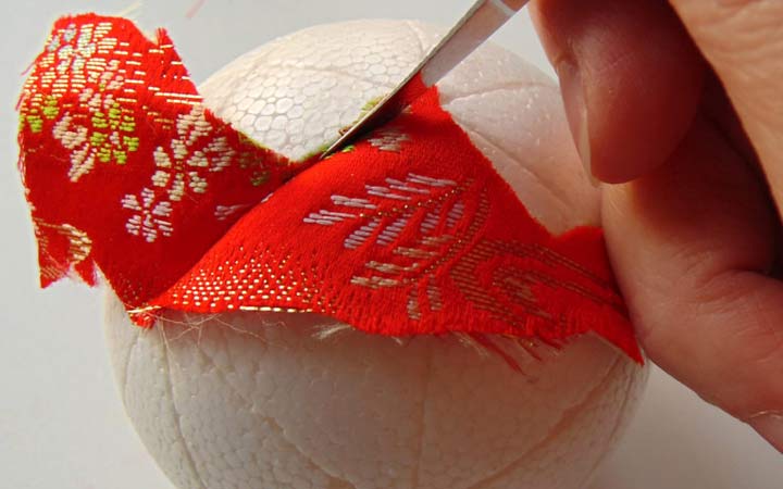 DIY-instructies voor het maken van kimekomi-ballen
