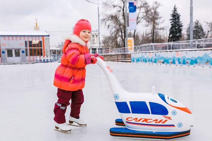 Pista de patinação infantil no VDNH