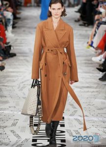 Klasični smeđi kaput ispod pojasa zima 2020 moda
