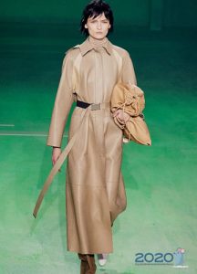 Trench-coat long beige automne-hiver 2019-2020