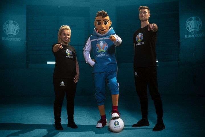 Mascot Euro 2020 fotbollsfärdigheter