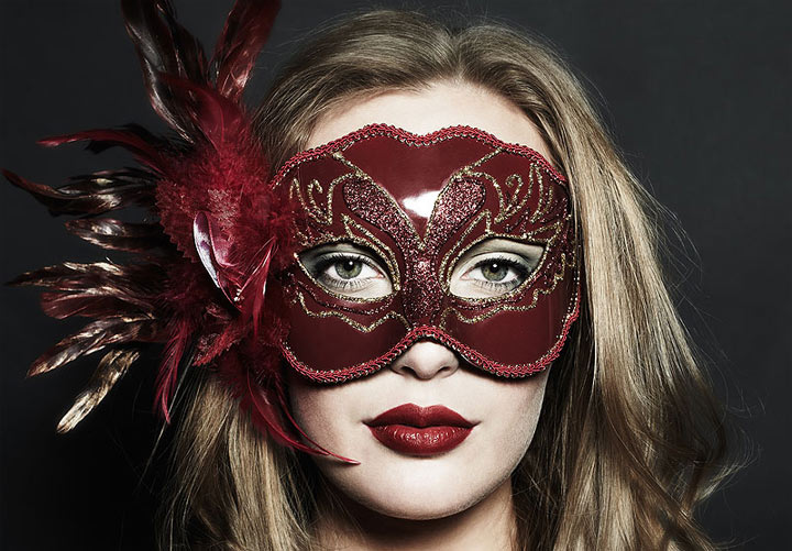 Instruções para a fabricação de máscaras de carnaval e de Natal para crianças