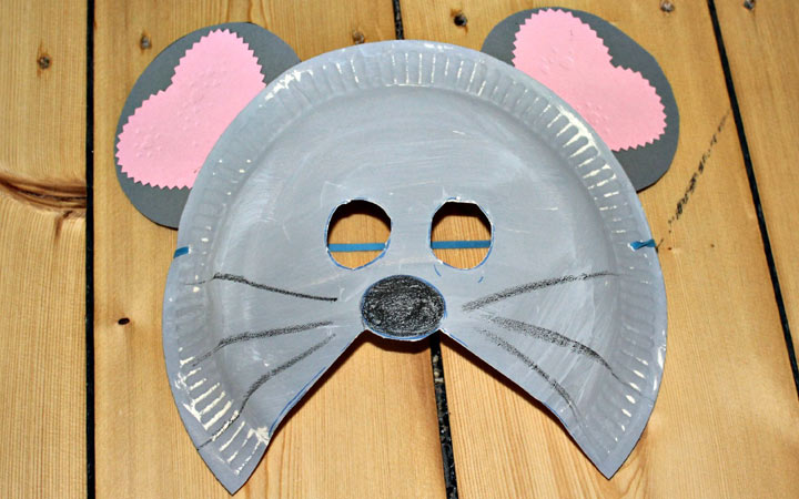 Mouse mask from a plastic plate for 2020
