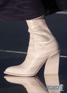 White boots with a steady heel - a trend of 2020