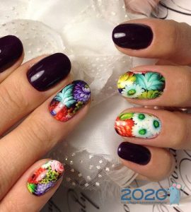 Moda de pintura d'ungles de Zhostovo 2019-2020