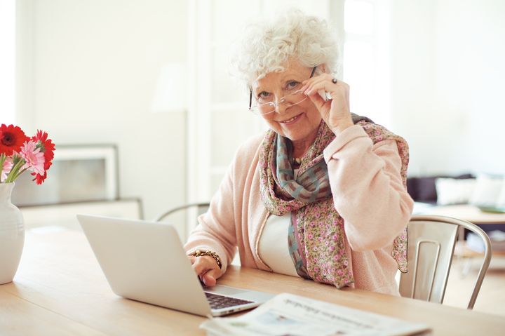 Umur wanita persaraan bekerja