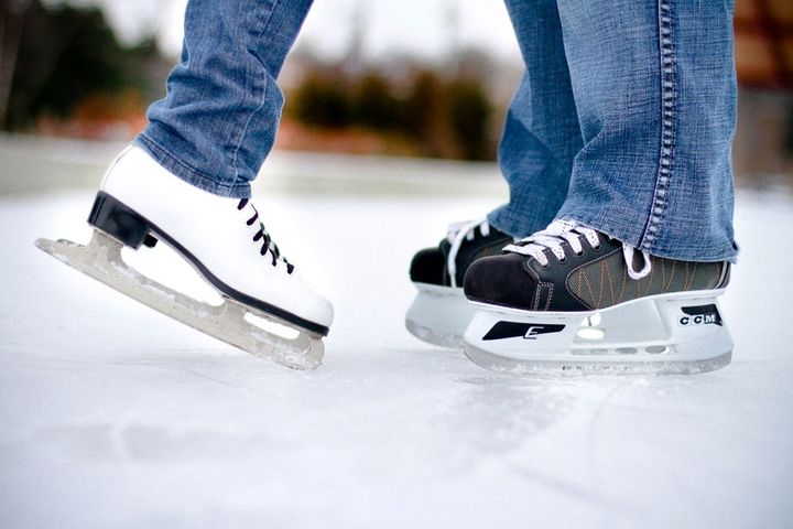 Pasangan di atas ais