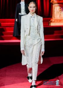Balto „Dolce Gabbanna“ kostiumo rudens-žiemos 2019-2020 metai