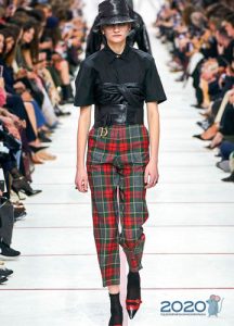 Pants in a red cage fall-winter 2019-2020