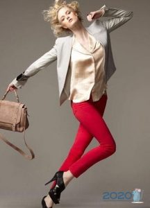 fashionable red jeans fall-winter 2019-2020