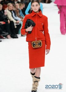 Kırmızı kadın takım elbise Chanel sonbahar-kış 2019-2020