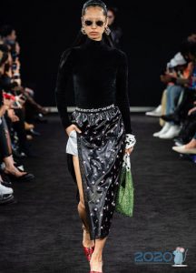 Fashionable skirt with a high slit fall-winter 2019-2020