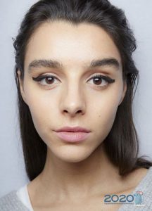 Maquiagem com flechas outono-inverno 2019-2020 moda