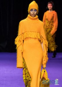 Orange strikket kjole efterår-vinter 2019-2020