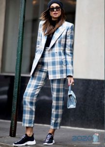 fashionable women's checkered suit fall-winter 2019-2020