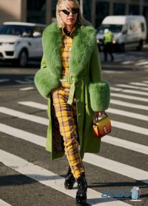 Salopeta de culoare galbenă verificată moda de stradă 2019-2020
