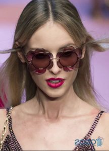 Óculos com armação em forma de flores - moda 2020