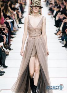 Váy nude Dior mùa đông 2019-2020