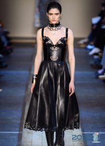 Deri elbise Alexander McQueen sonbahar-kış 2019-2020