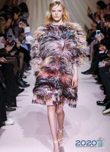 Decor of dresses in 2020 - fur and feathers