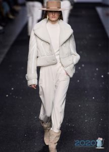 Short white sheepskin coat fall-winter 2019-2020