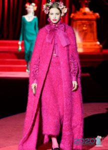 Gebreide cape van Dolce en Gabbana winter 2002