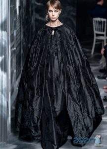 Jubah bulu Kristal Dior jatuh musim sejuk 2019-2020 koleksi haute couture