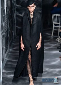Cape Christian Dior herfst-winter 2019-2020 haute couture collectie
