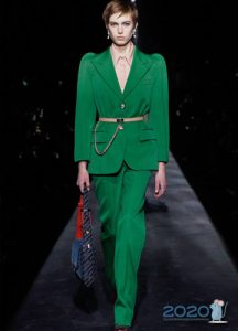 Yeşil kadın kıyafeti sonbahar-kış 2019-2020